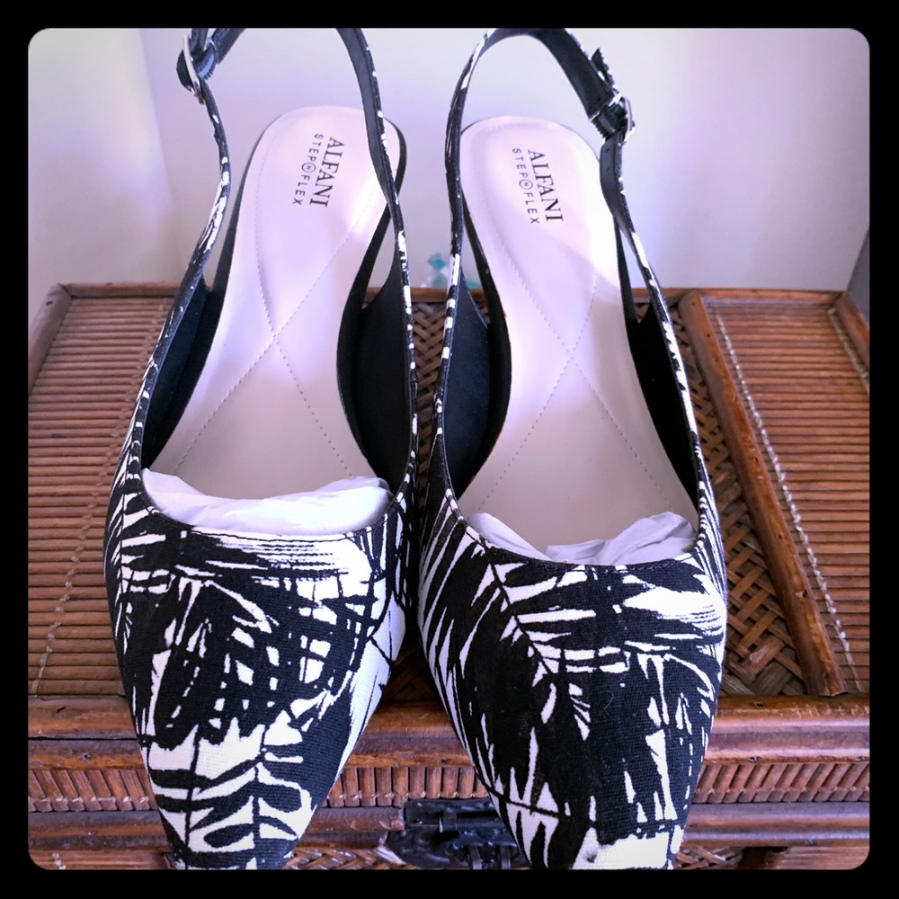 Cute Alfani kitten heel pumps